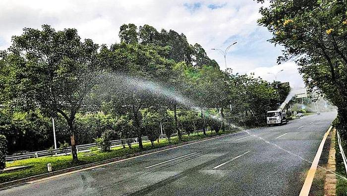 觀瀾推出新舉措 道路智能監(jiān)控 自動噴淋消揚(yáng)塵降灰霾