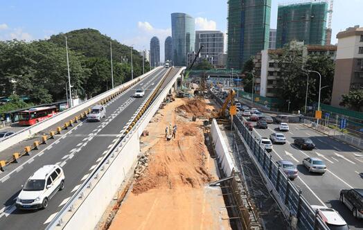 羅湖東湖賓館公交站路面質量遭吐槽